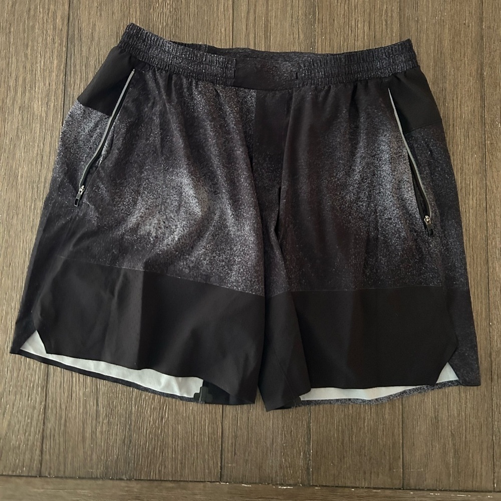 Lululemon Black / Gray Speckled Linerless Shorts. Size L. 7 inch inseam